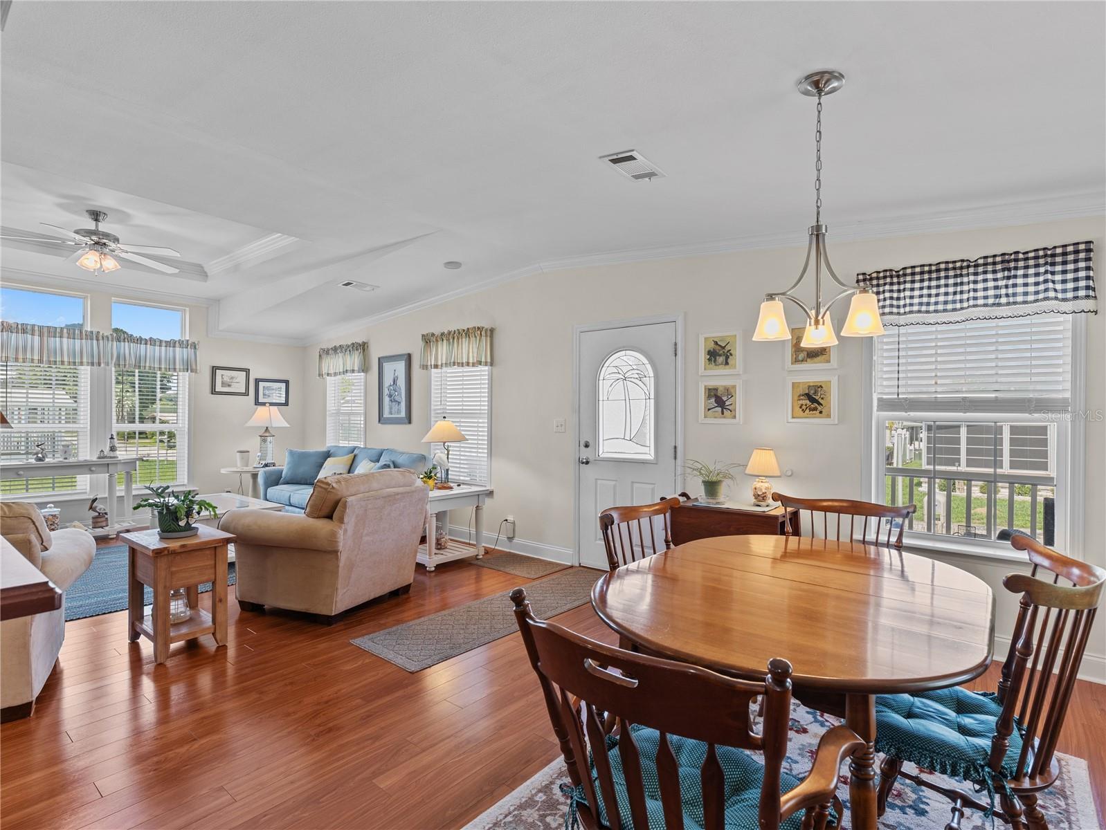 HAMPTON COURT - Residential