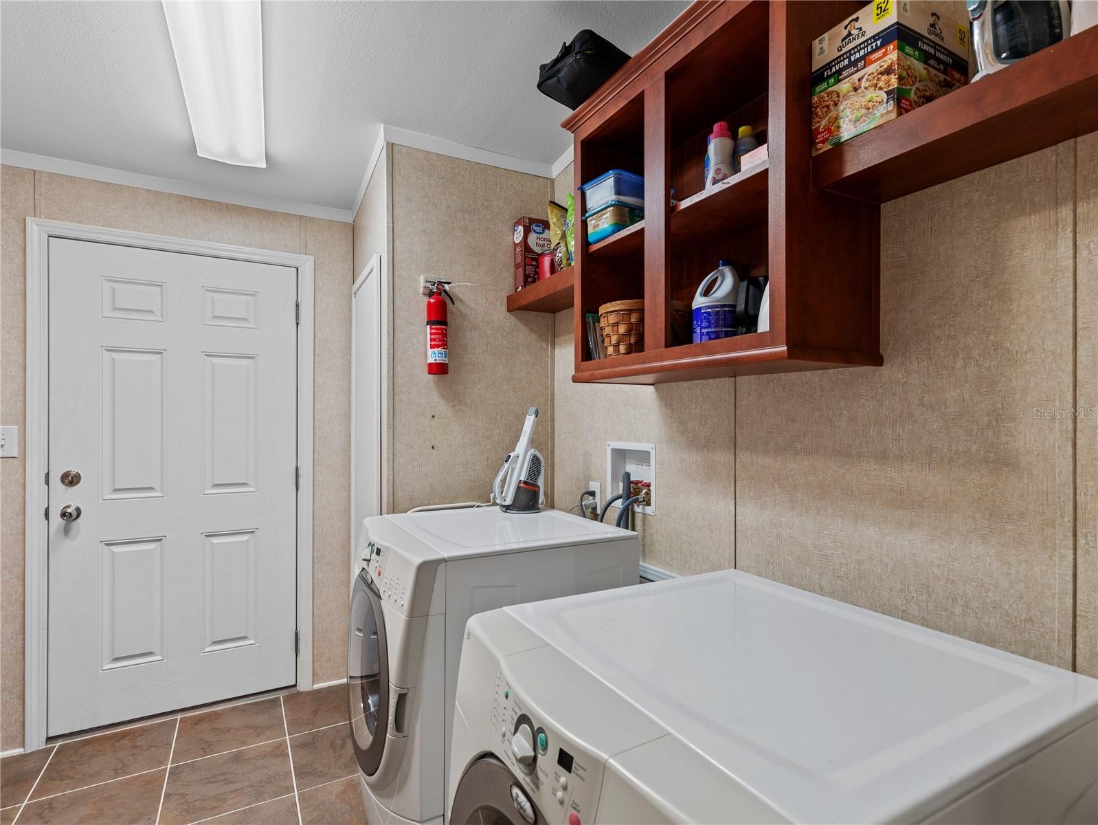 HAMPTON COURT - Residential