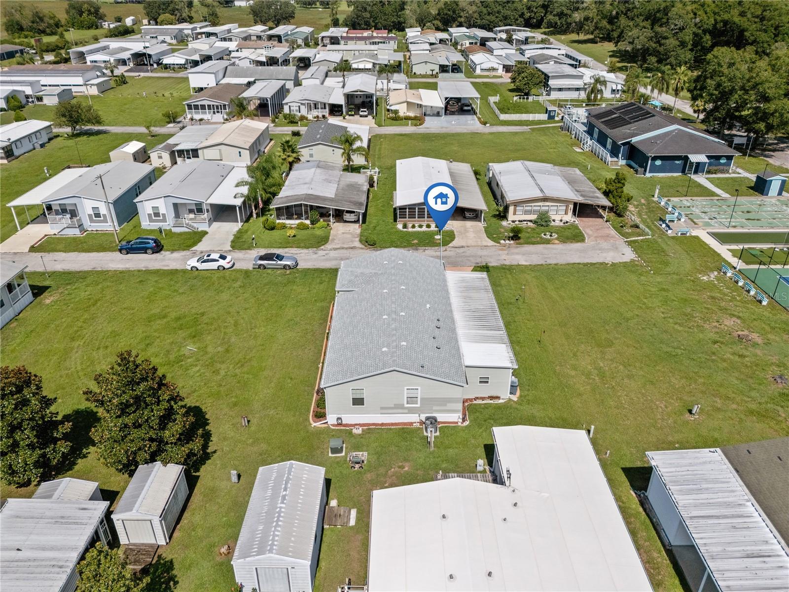 HAMPTON COURT - Residential