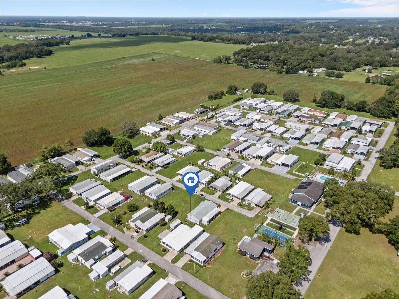 HAMPTON COURT - Residential