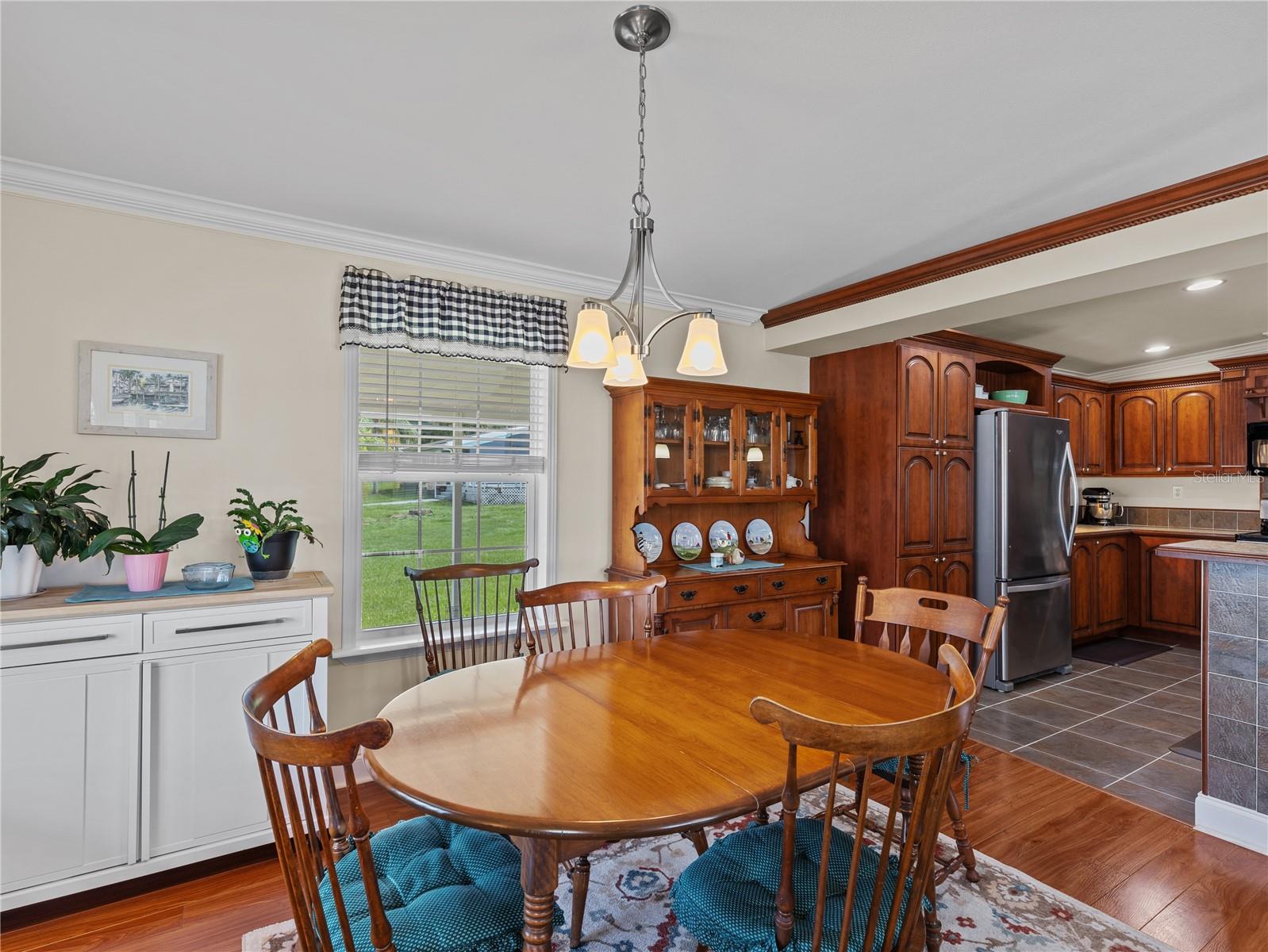 HAMPTON COURT - Residential