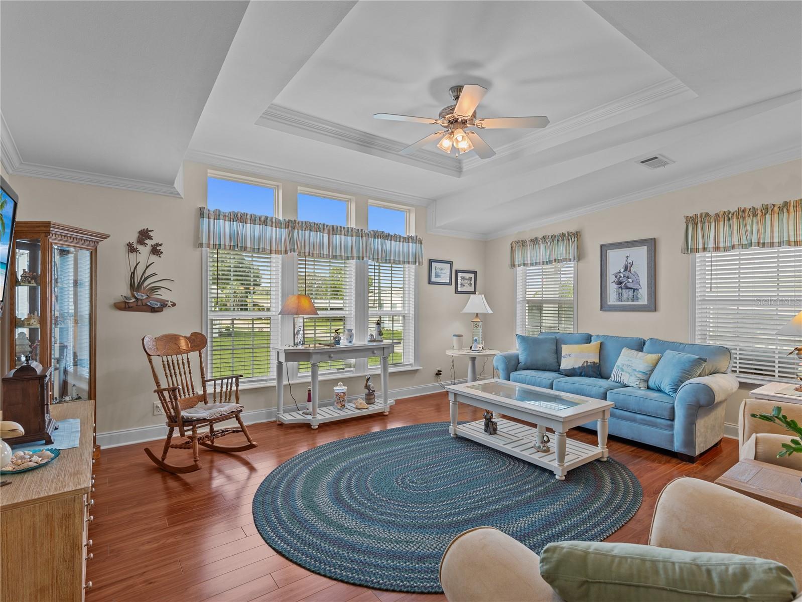 HAMPTON COURT - Residential