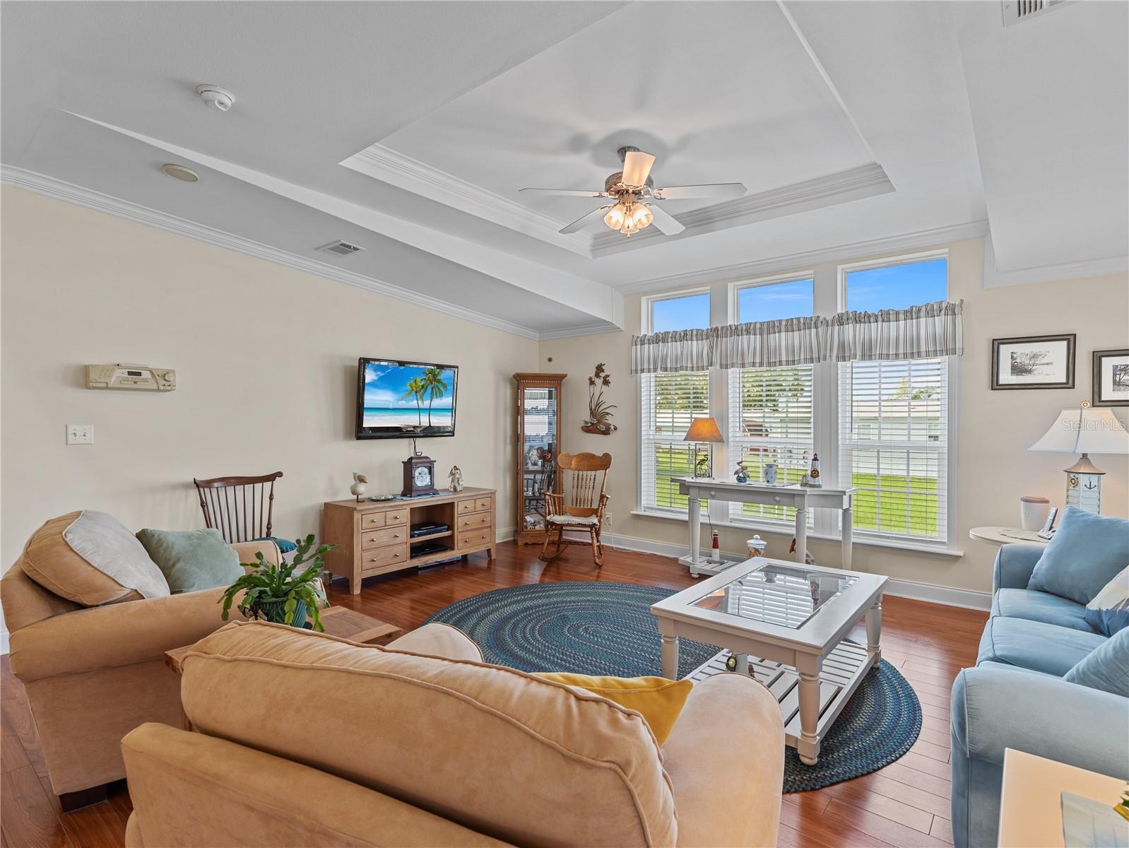 HAMPTON COURT - Residential