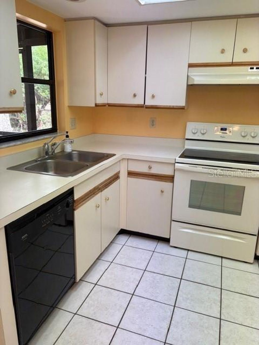 Photo of 442 N Jefferson Avenue, Sarasota, FL 34237 (MLS # A4689945)