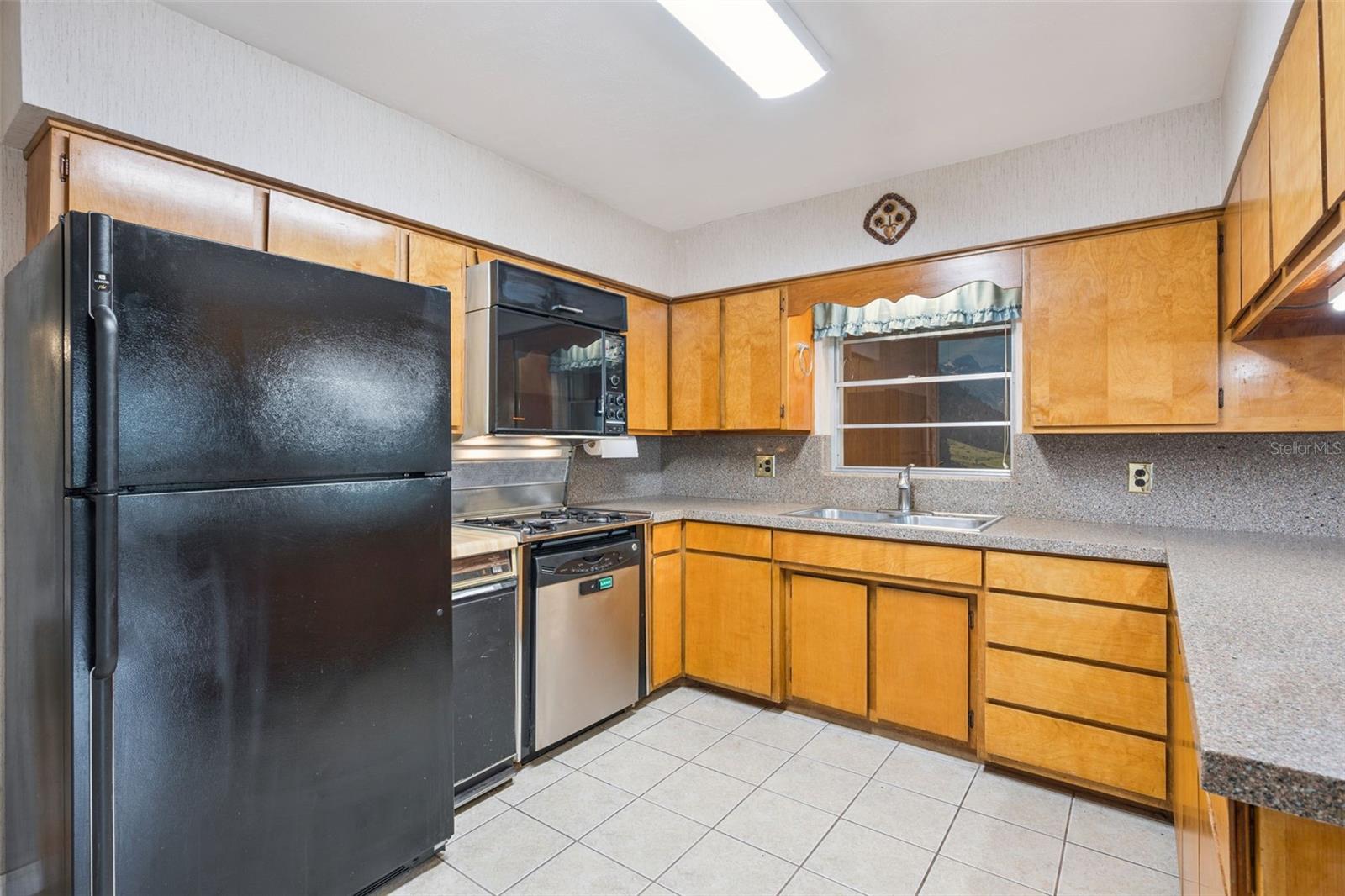 GROVE MANORS - Residential