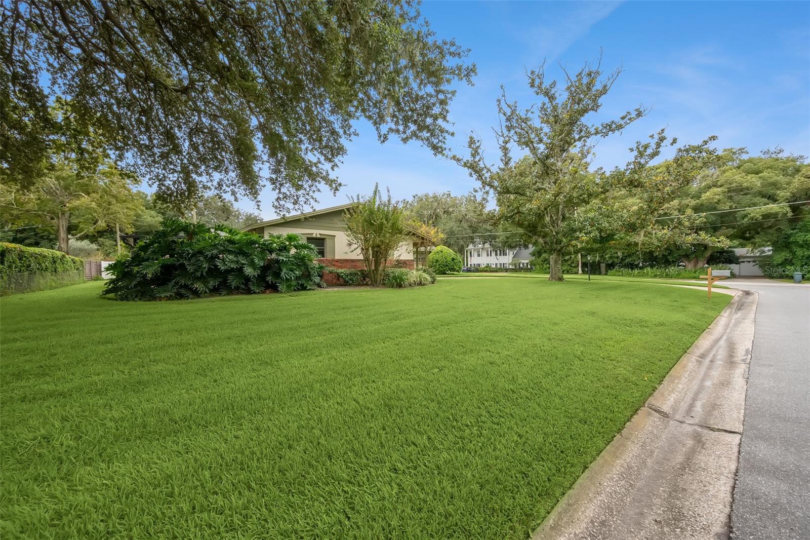 GROVE MANORS - Residential