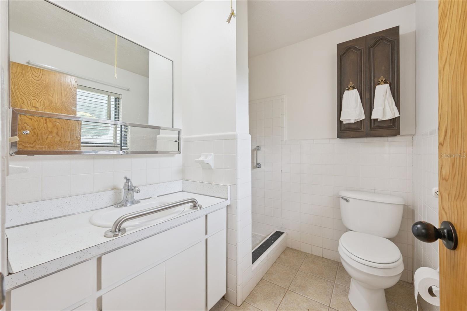 GROVE MANORS - Residential