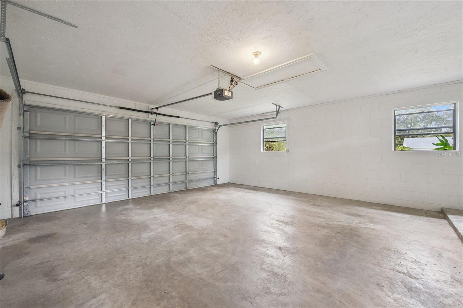 GROVE MANORS - Residential