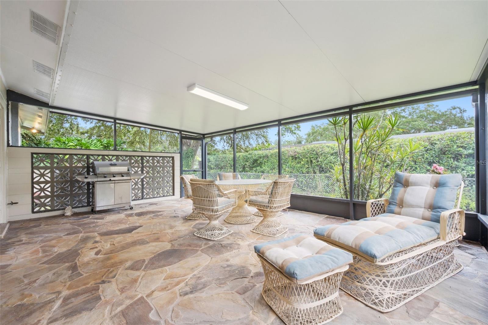 GROVE MANORS - Residential