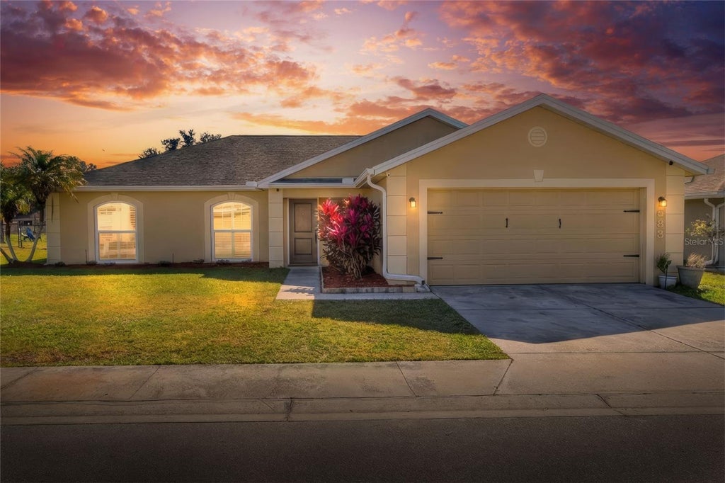 Photo of 533 Seven Oaks St, Mulberry, FL 33860 (MLS # R4912145)