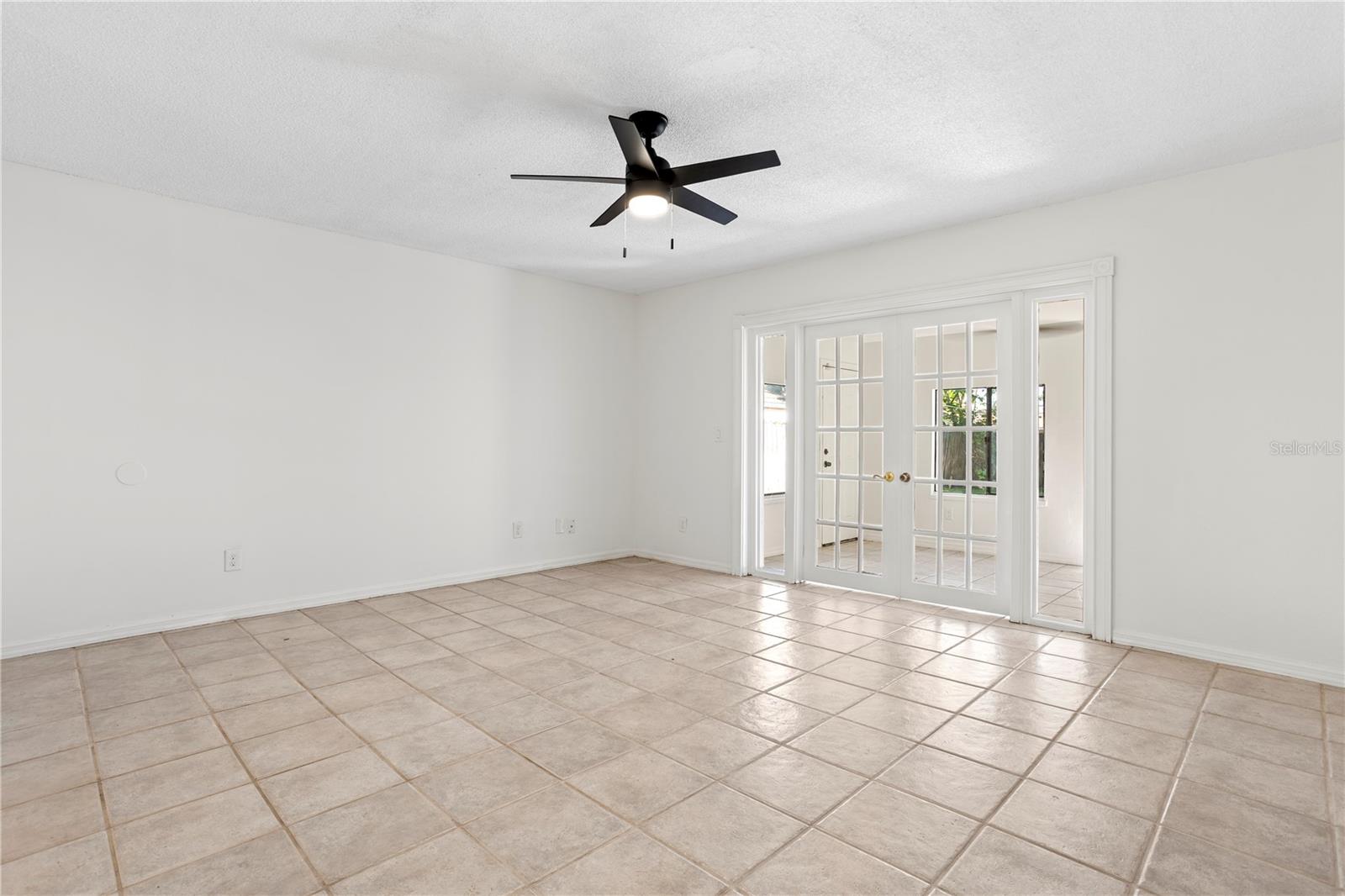 SUNSHINE GARDENS - Residential