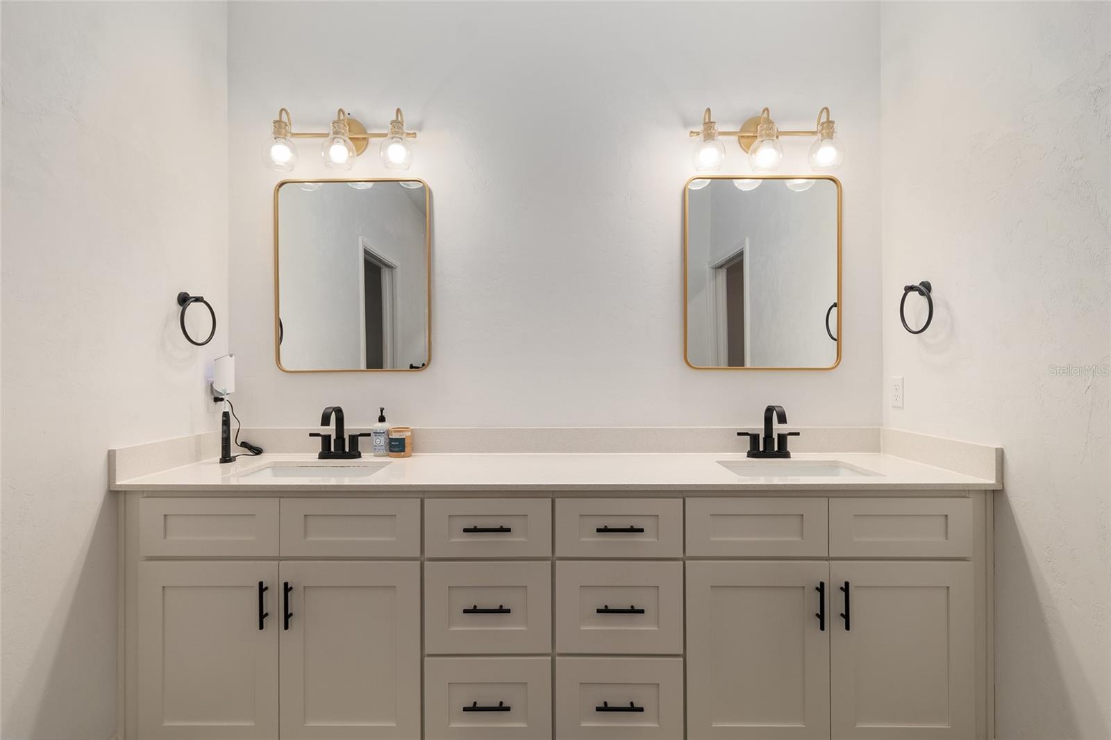 GRAND OAKS AT TOWER PH I PB 35 PG 68 - Residential