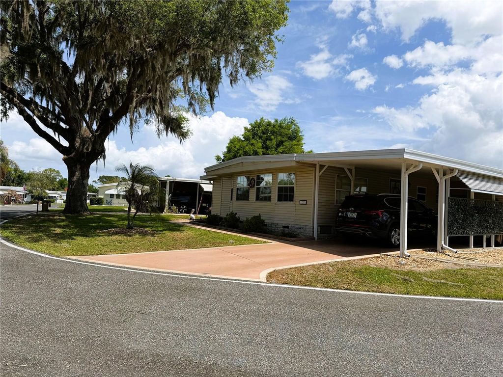 Photo of 121 Azalea Trail, Leesburg, FL 34748 (MLS # R4910982)