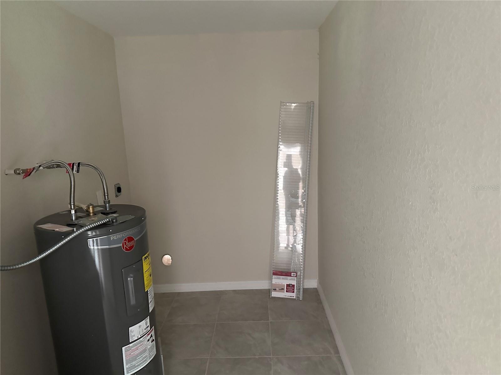 RAINBOW ACRES UN 04 - Residential Lease