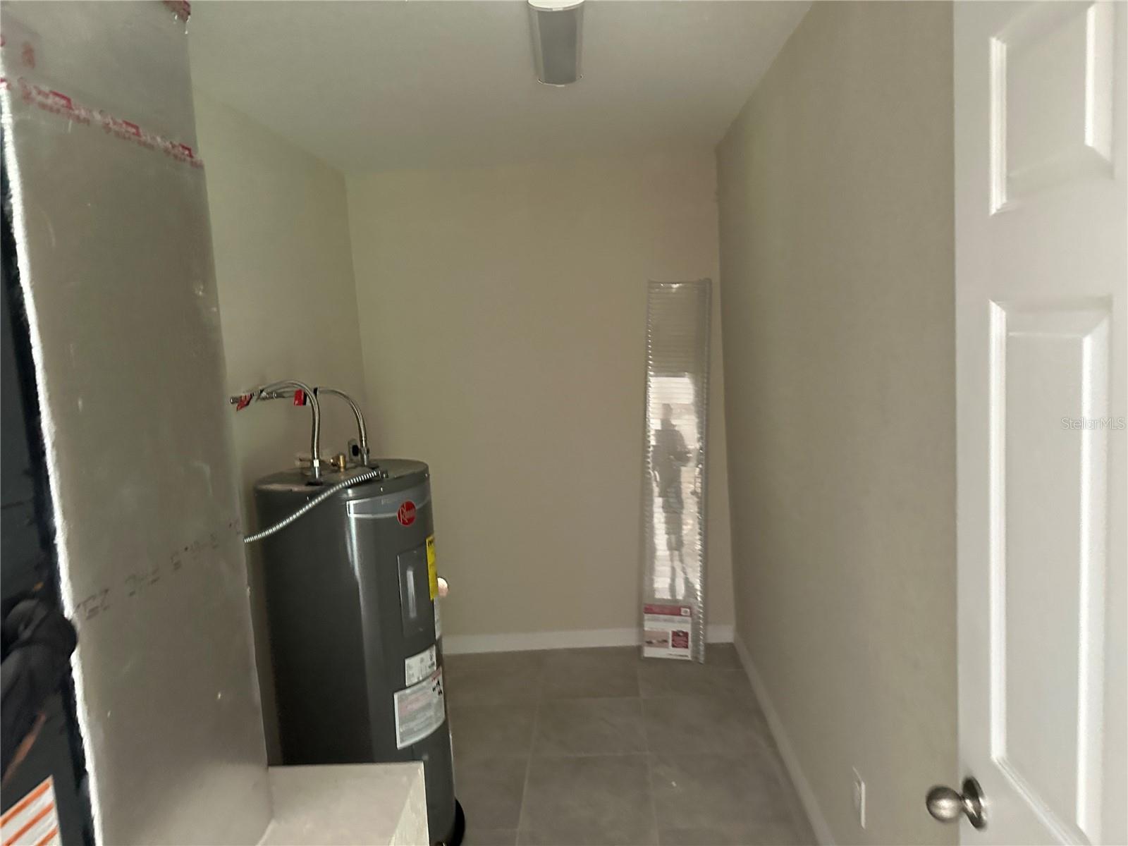 RAINBOW ACRES UN 04 - Residential Lease
