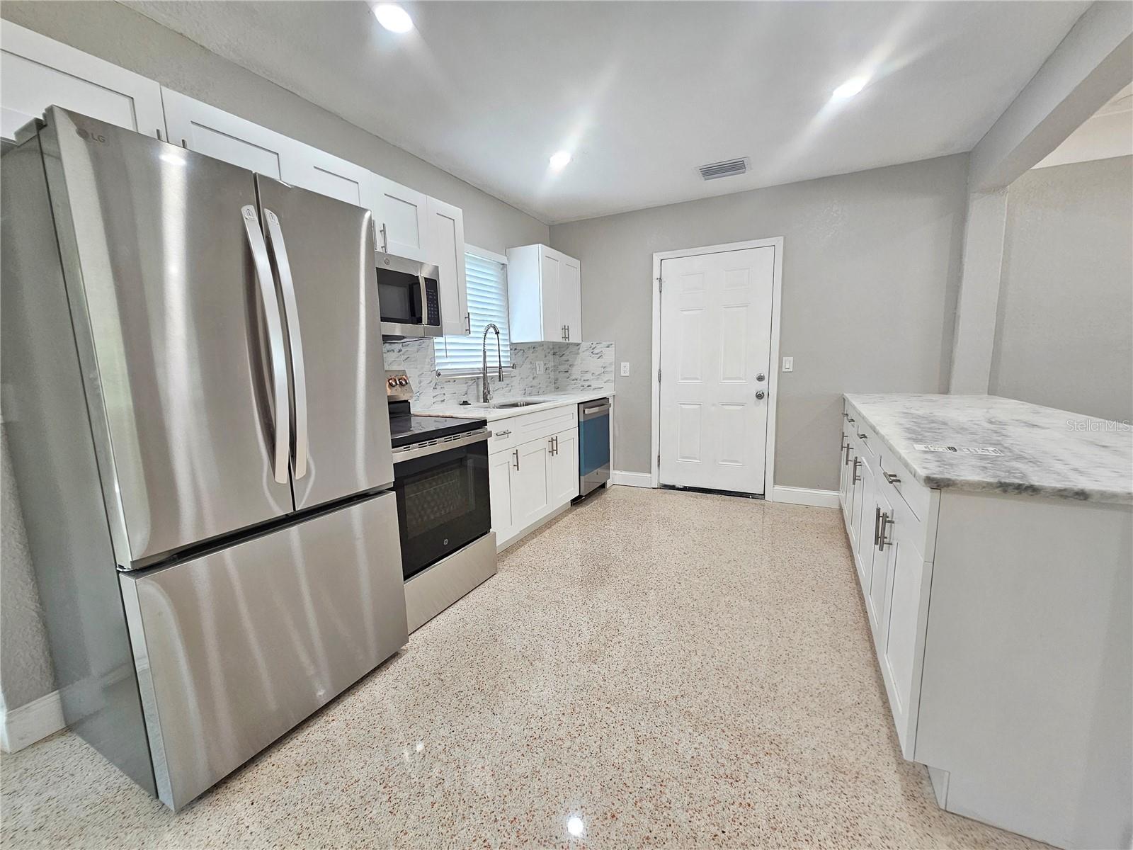 RIO VISTA SEC 5 - Residential Lease