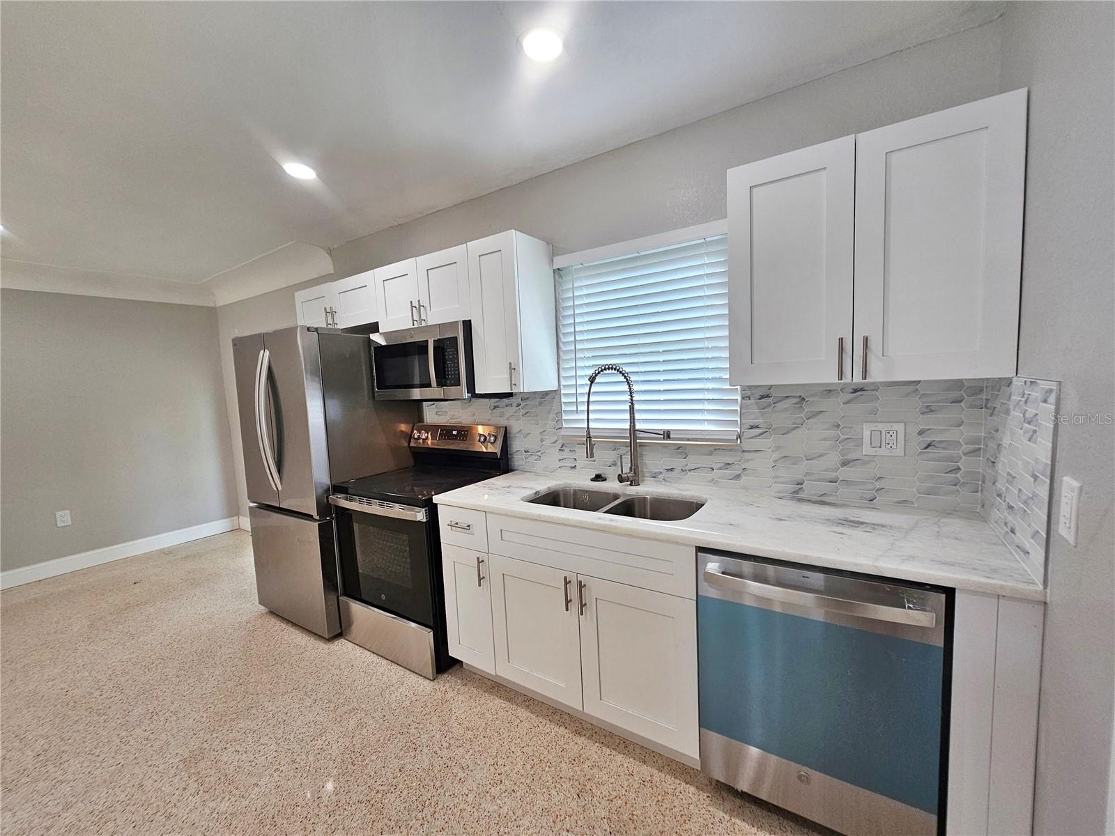 RIO VISTA SEC 5 - Residential Lease