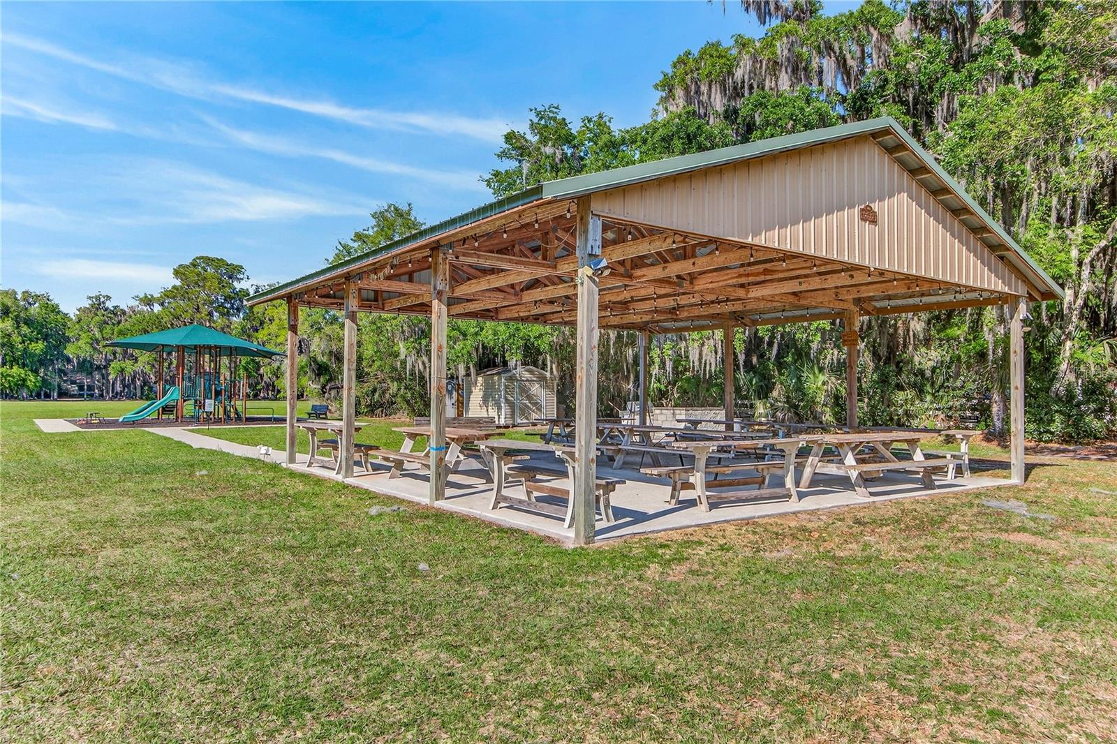 STONE ISLAND ESTATES - Residential