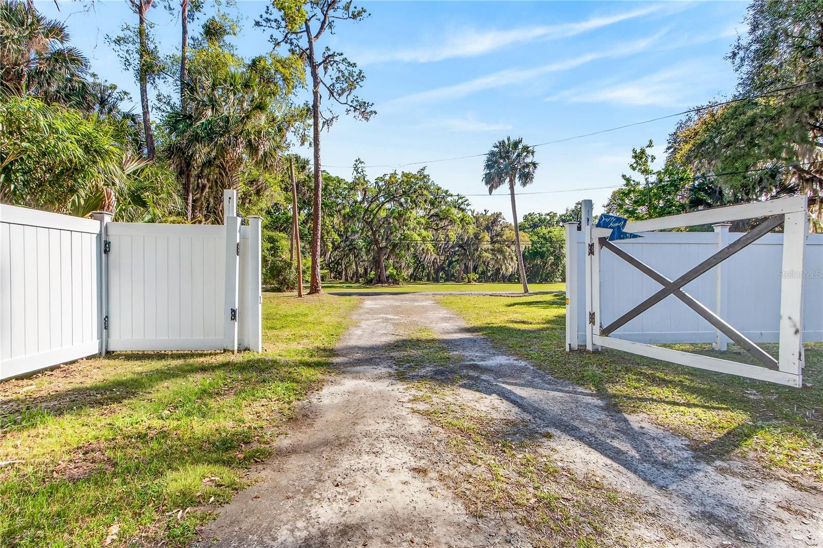 STONE ISLAND ESTATES - Residential