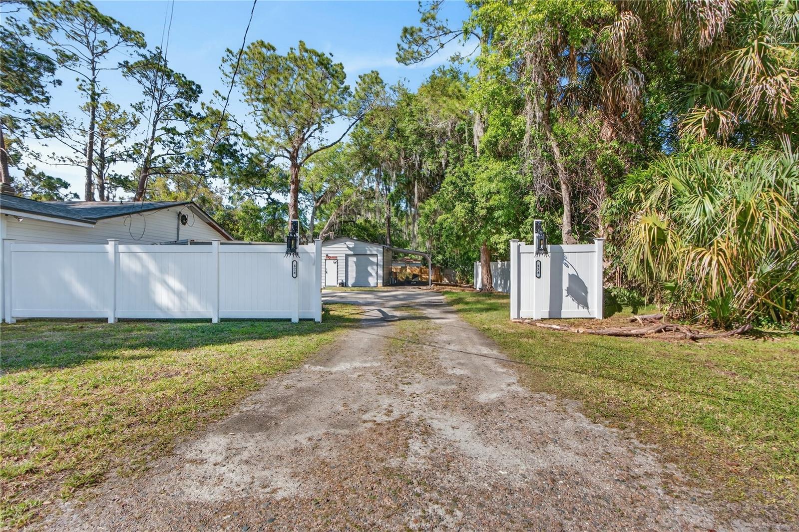 STONE ISLAND ESTATES - Residential