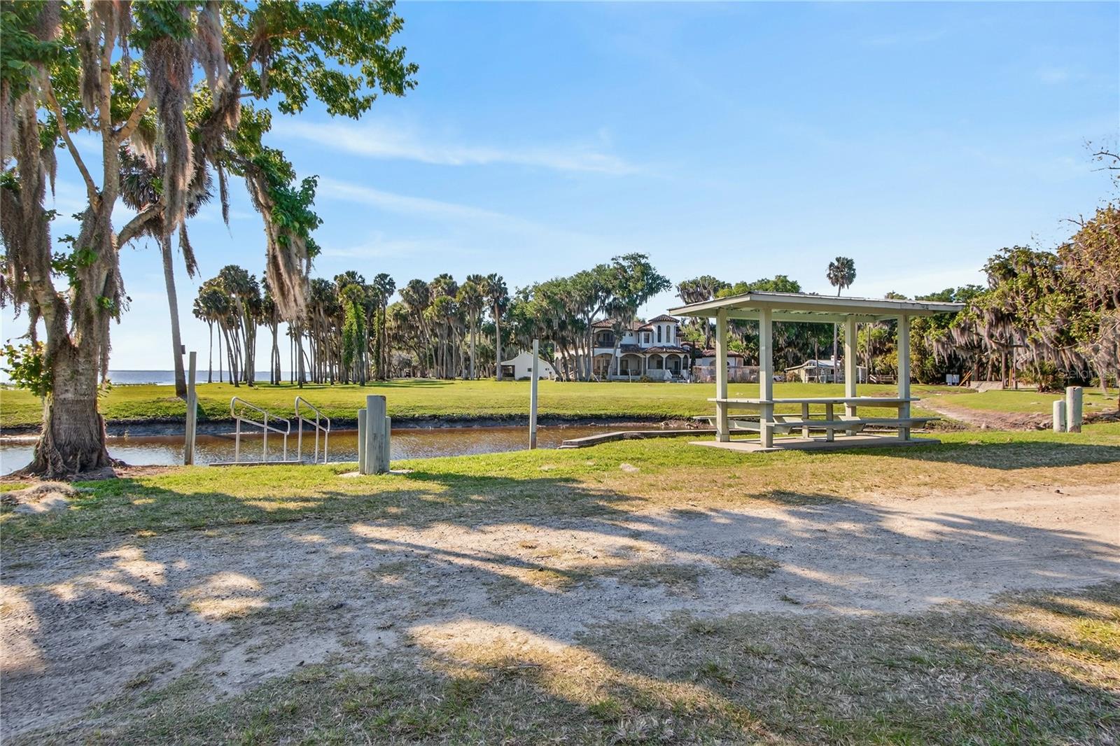 STONE ISLAND ESTATES - Residential