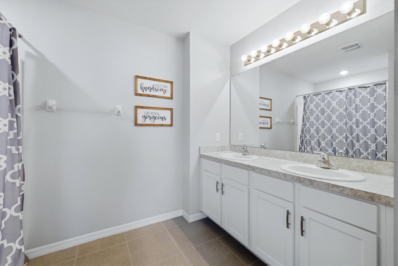 ASHTON MEADOWS - Residential