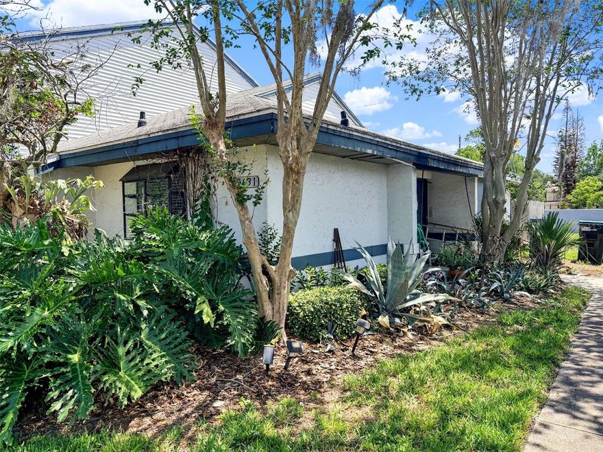 Charming 2/2 villa only one mile from University of Central Florida! Enjoy a community filled with
mature shade trees, tennis courts, pool, clubhouse, and recreation amenities. Conveniently located
near SR 417 with quick access to shopping, dining, and entertainment. A fantastic opportunity for
anyone wanting to be close to campus and all that East Orlando has to offer.