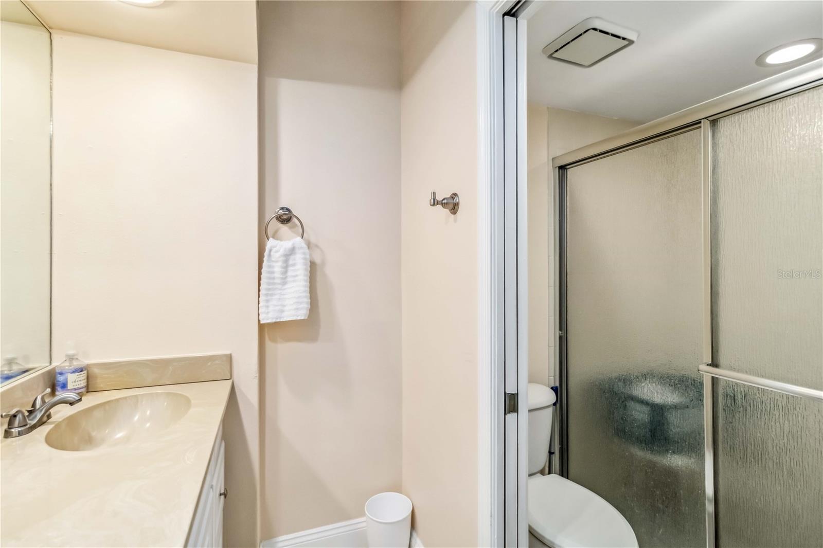ASHTON LAKES 01 & 02 - Residential Lease