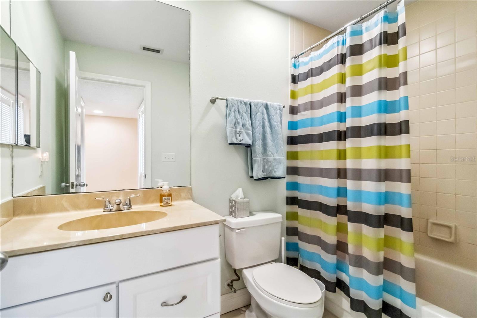 ASHTON LAKES 01 & 02 - Residential Lease