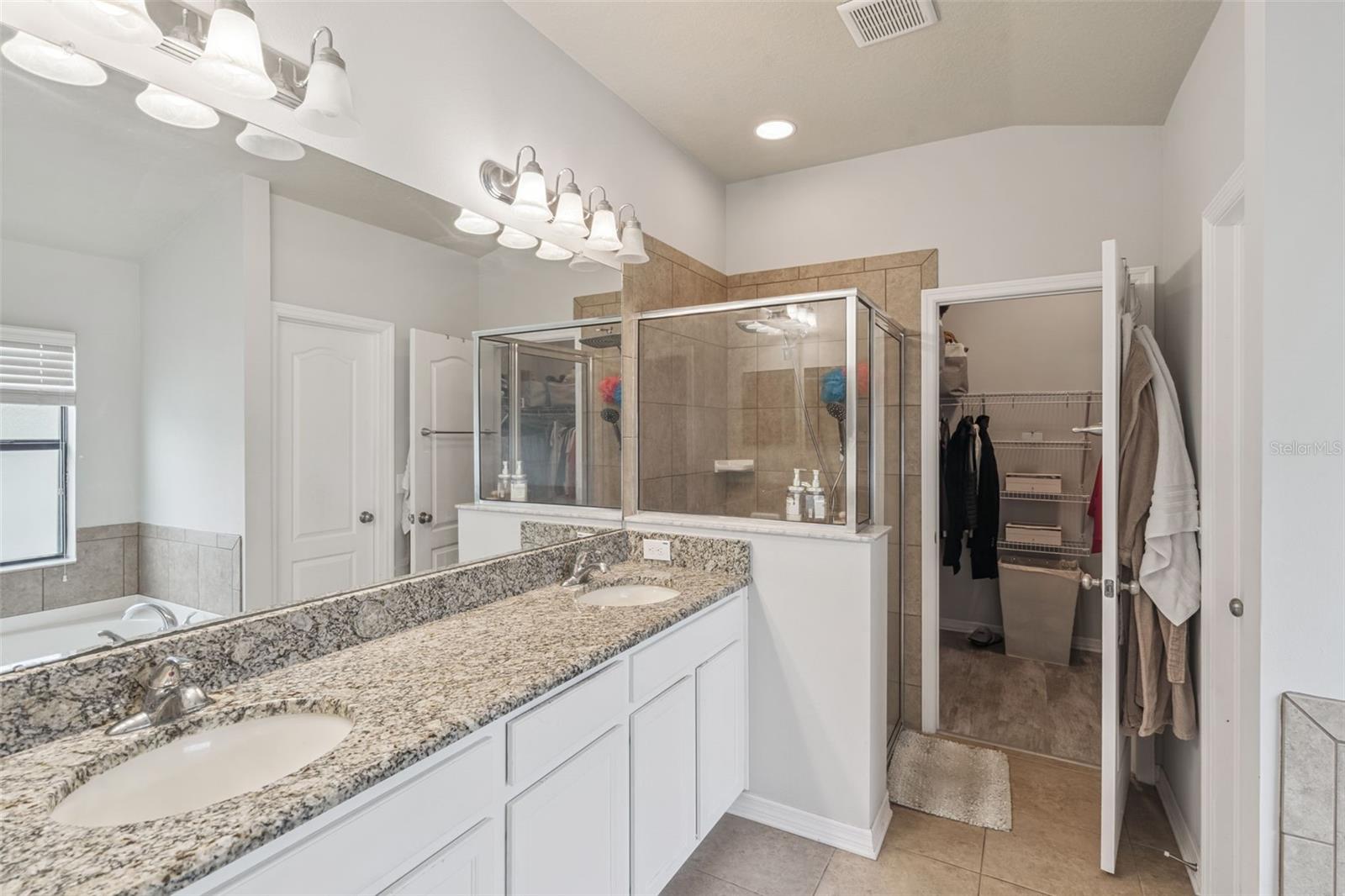 OAK CRK A-C PH 02 - Residential