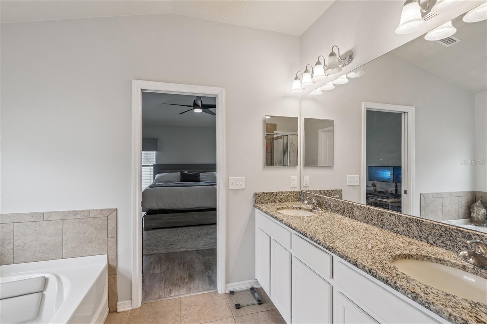 OAK CRK A-C PH 02 - Residential