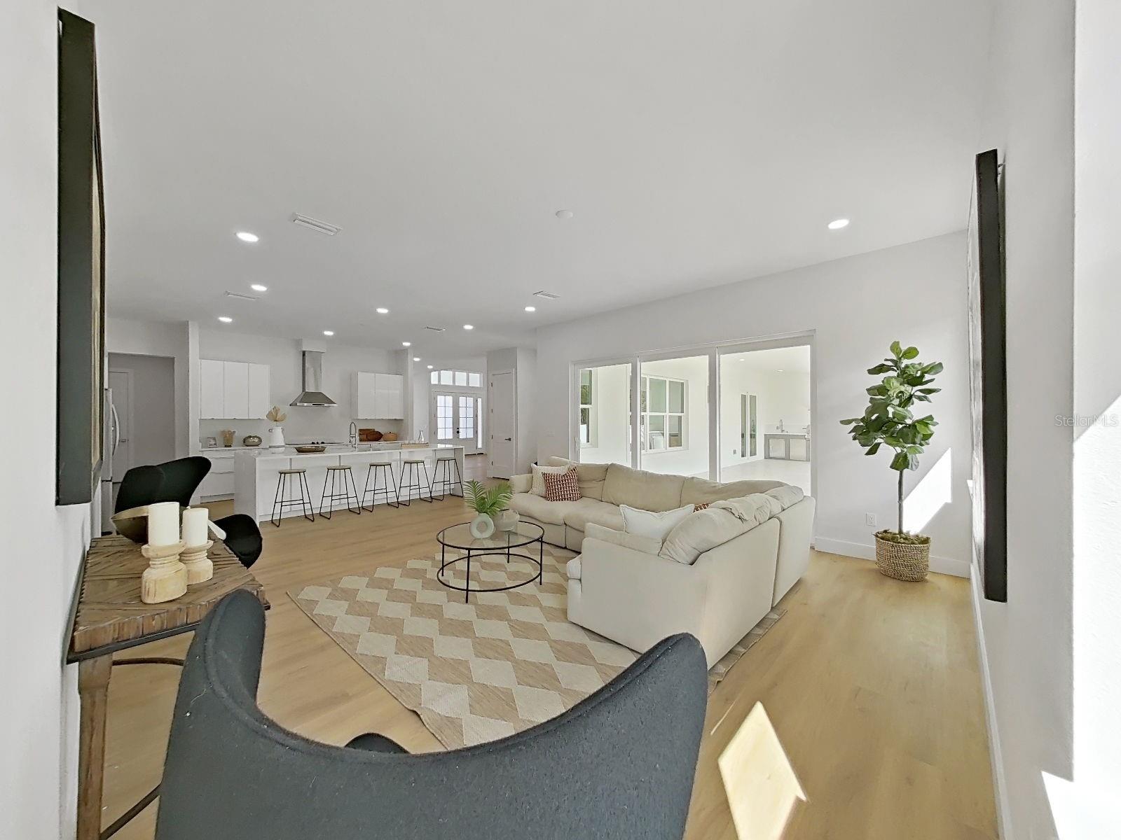 SIMMONS CRYSTAL LAKE - Residential