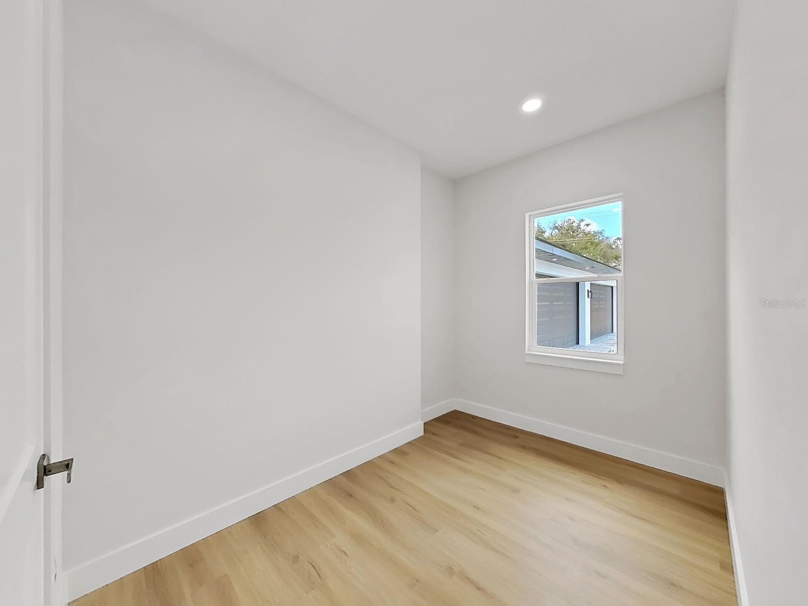 SIMMONS CRYSTAL LAKE - Residential