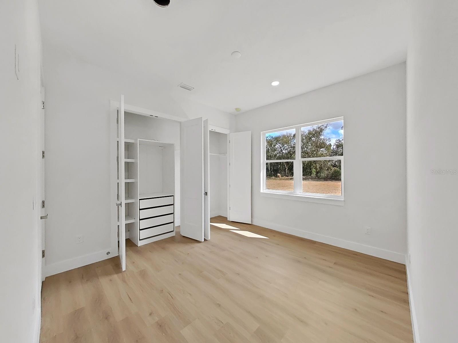 SIMMONS CRYSTAL LAKE - Residential