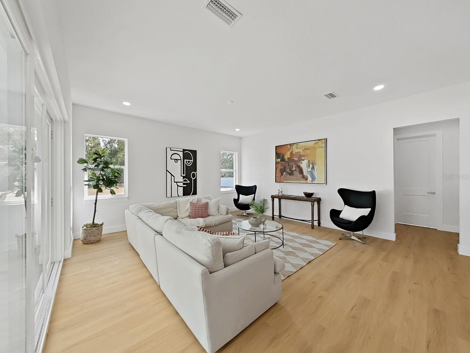 SIMMONS CRYSTAL LAKE - Residential