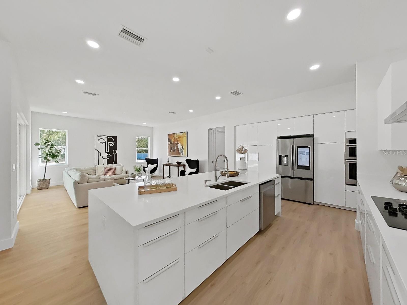 SIMMONS CRYSTAL LAKE - Residential