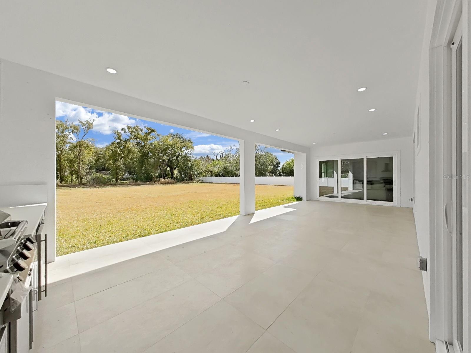 SIMMONS CRYSTAL LAKE - Residential