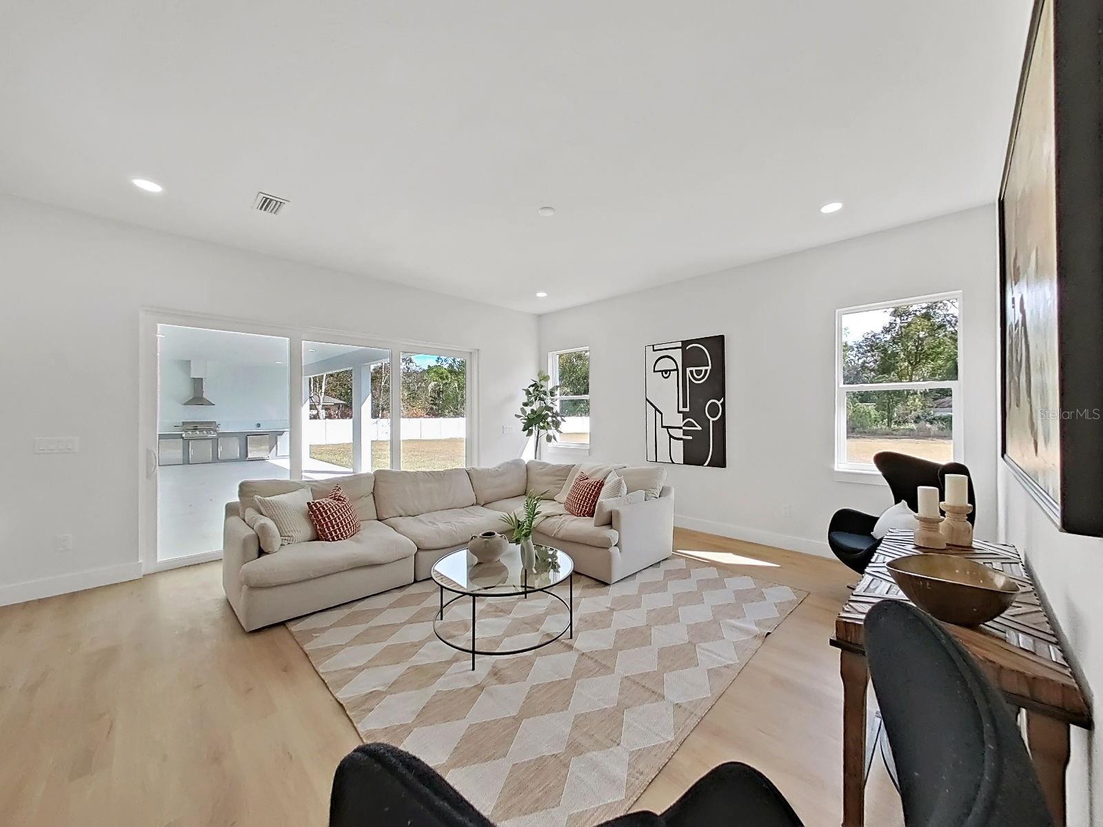 SIMMONS CRYSTAL LAKE - Residential