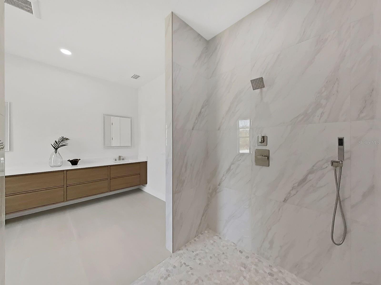 SIMMONS CRYSTAL LAKE - Residential