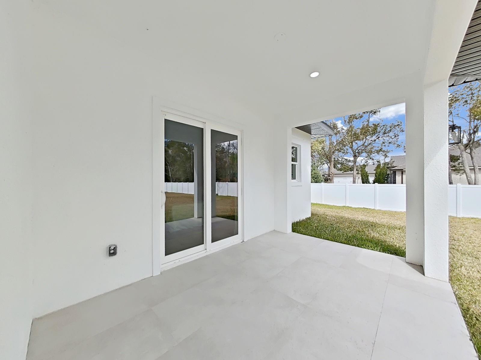 SIMMONS CRYSTAL LAKE - Residential