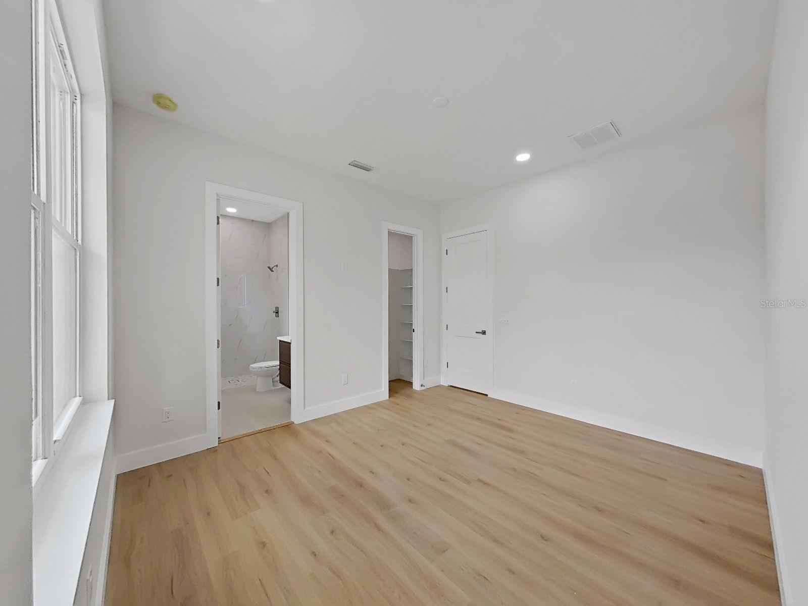 SIMMONS CRYSTAL LAKE - Residential