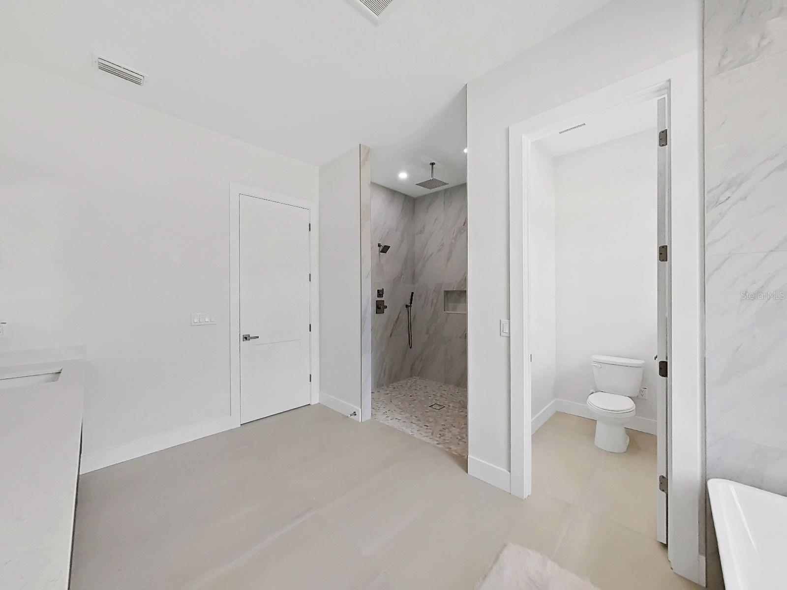 SIMMONS CRYSTAL LAKE - Residential