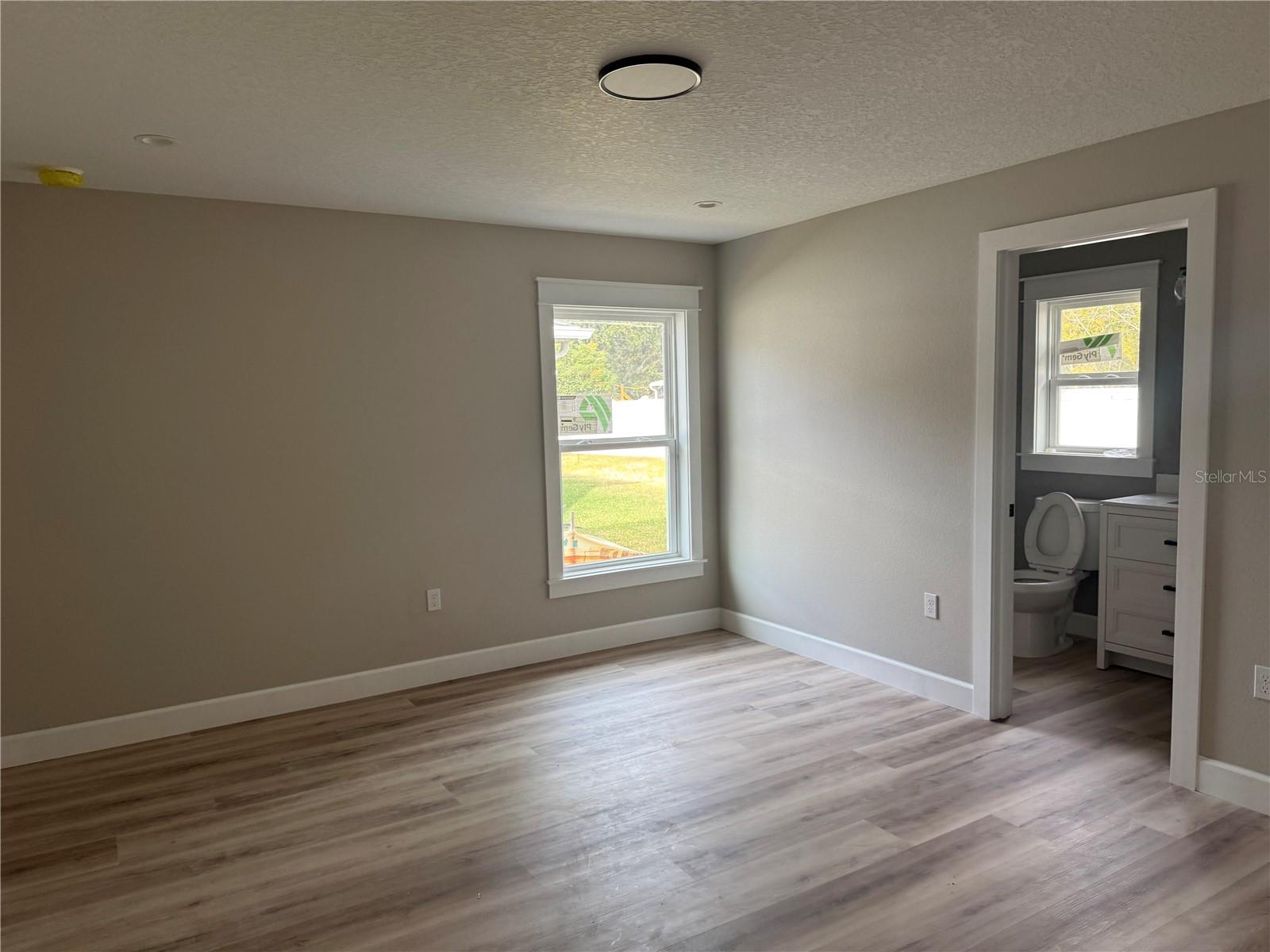 04 FAIRWAYS - Residential Income