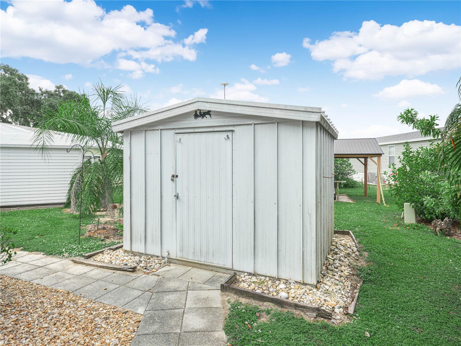 SADDLEBAG LAKE - Residential