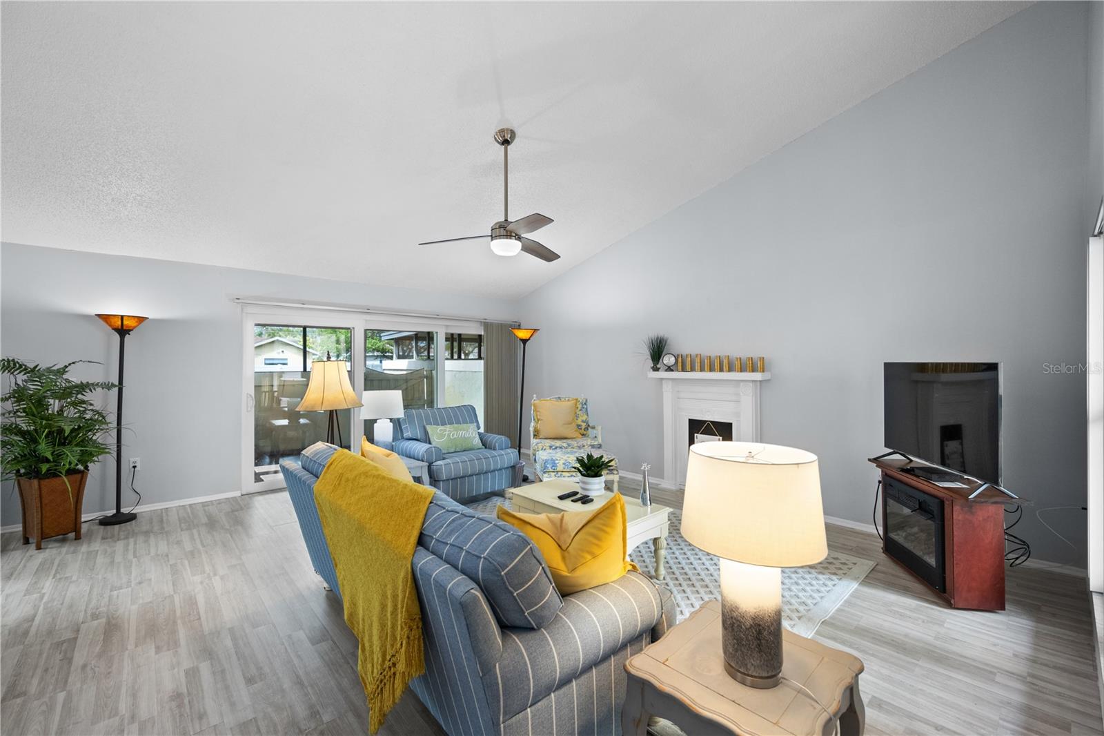 PIPERS GLEN CONDO - Residential