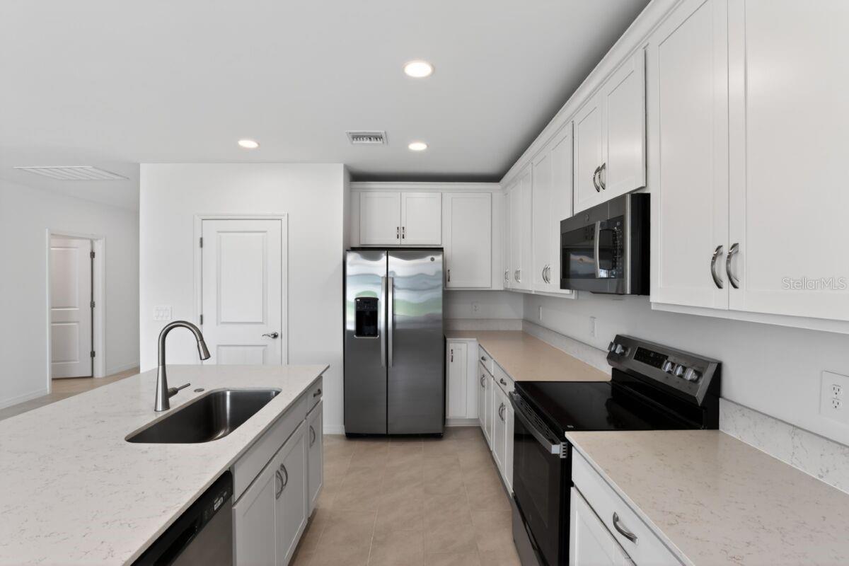 9509 VIBRANT LANE