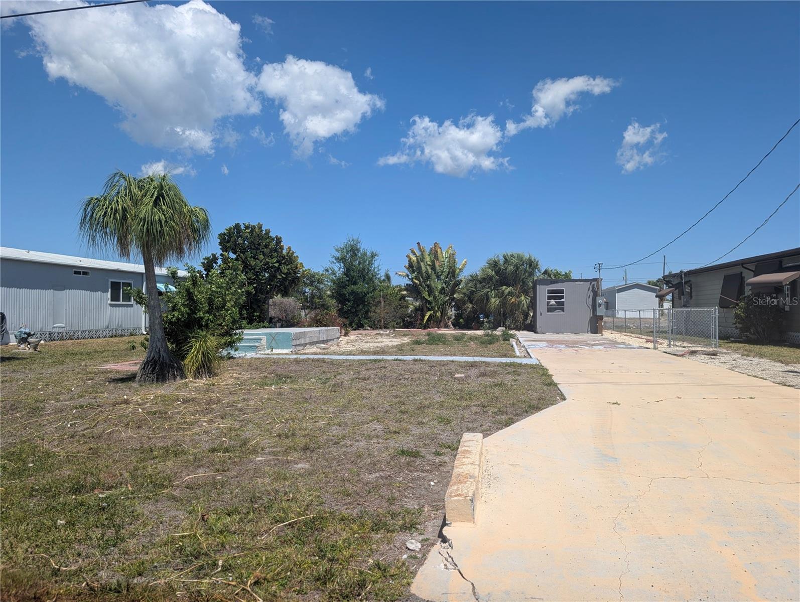 HOLIDAY MOBILE ESTATES 1ST ADD - Land