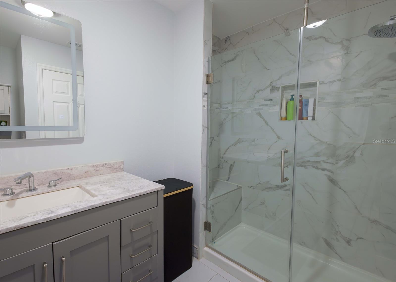 PLAZA DE FLORES - Residential