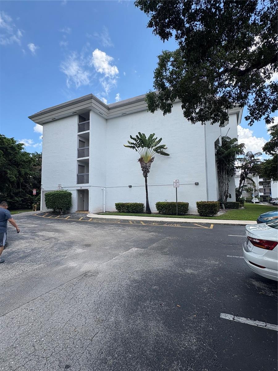 721 N PINE ISLAND ROAD 401