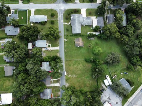 A home in LAKELAND